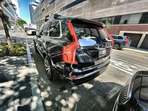 Onyx Black Metallic 2024 Volvo XC90 B6 Ultimate Bright Theme 7-Seater