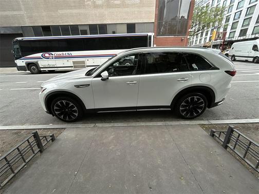 2024 Mazda CX-90 PHEV Premium Plus