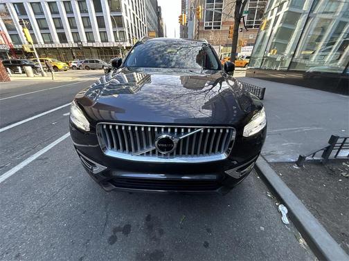 2025 Volvo XC90 B5 Plus