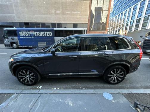 2025 Volvo XC90 B5 Plus