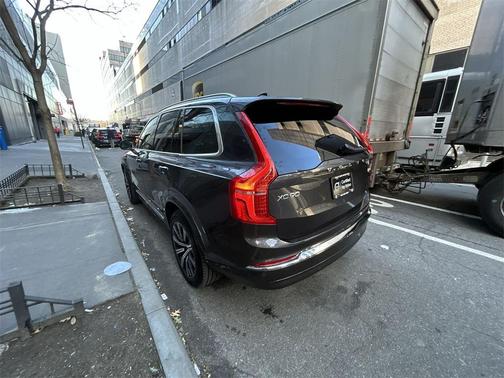 2025 Volvo XC90 B5 Plus
