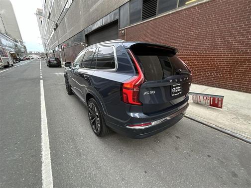2025 Volvo XC90 B6 Plus 7-Seater