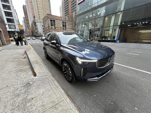 2025 Volvo XC90 B6 Plus 7-Seater