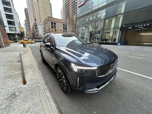 2025 Volvo XC90 B6 Plus 7-Seater