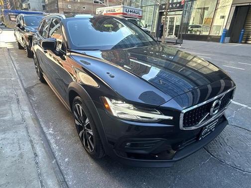 2022 Volvo V60 Cross Country T5