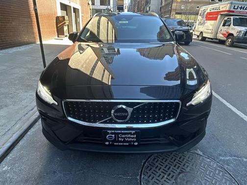 2022 Volvo V60 Cross Country T5