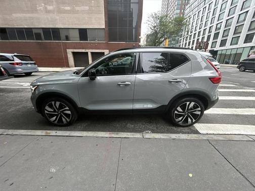 2025 Volvo XC40 B5 Plus Dark Theme