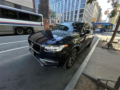 2019 Volvo XC90 T6 Momentum