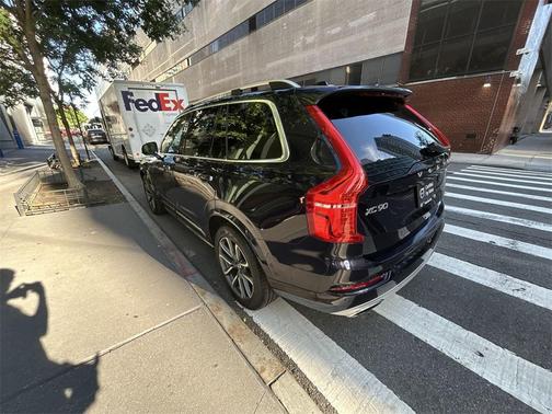 2019 Volvo XC90 T6 Momentum