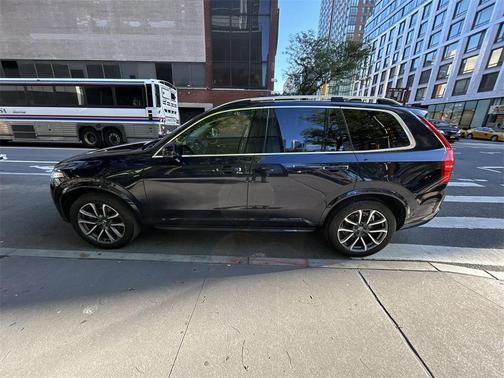 2019 Volvo XC90 T6 Momentum