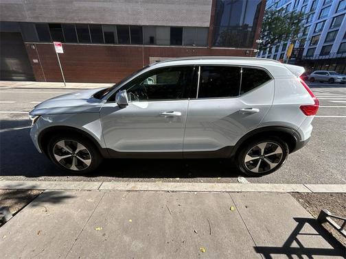 2025 Volvo XC40 B5 Plus Bright Theme