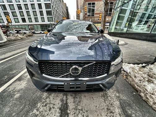 2025 Volvo XC60 B5 Plus