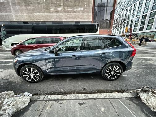 2025 Volvo XC60 B5 Plus