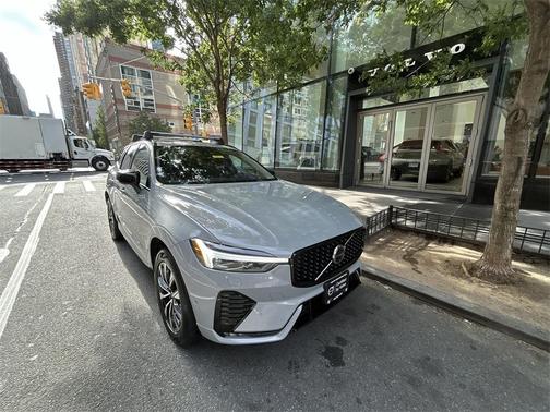 2024 Volvo XC60 B5 Plus Dark Theme