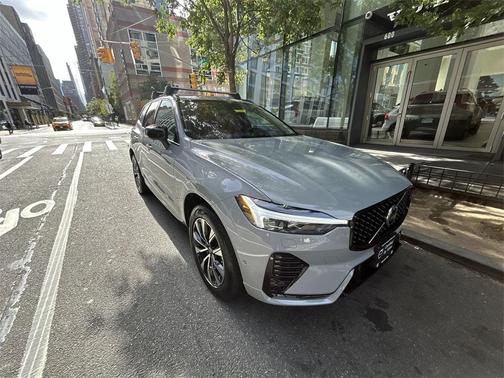 2024 Volvo XC60 B5 Plus Dark Theme