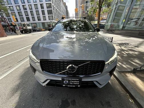 2024 Volvo XC60 B5 Plus Dark Theme