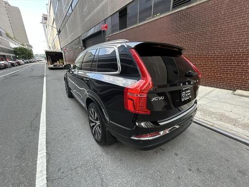 2024 Volvo XC90 B6 Plus Bright Theme 6-Seater