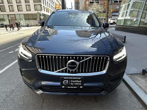 2022 Volvo XC90 T6 Momentum