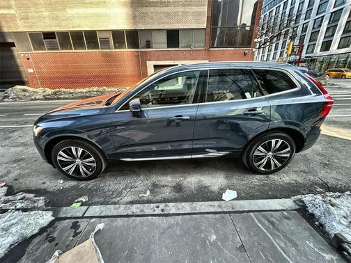 2023 Volvo XC60 B5 Plus Bright Theme