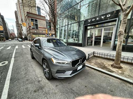 2020 Volvo XC60 T6 Momentum