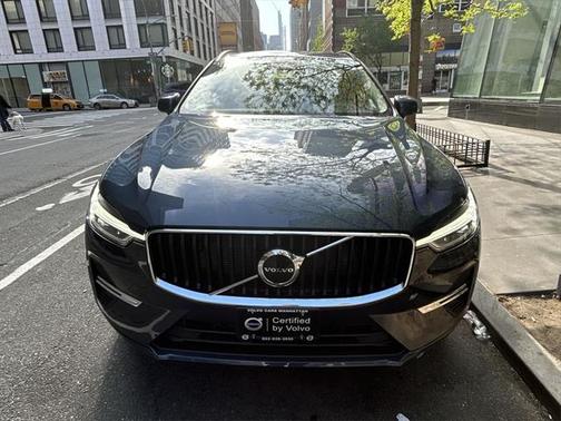 2022 Volvo XC60 B5 Momentum