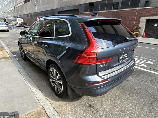 2022 Volvo XC60 B5 Momentum