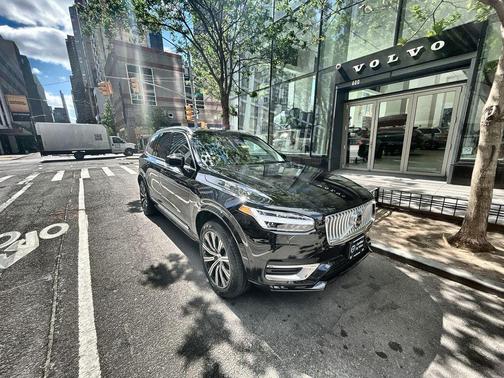 Onyx Black Metallic 2023 Volvo XC90 B6 Plus 6-Seater