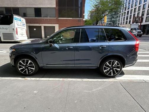 2023 Volvo XC90 Recharge Plug-In Hybrid T8 Ultimate Dark Theme 7-Seater