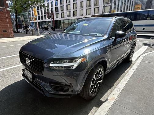 2023 Volvo XC90 Recharge Plug-In Hybrid T8 Ultimate Dark Theme 7-Seater