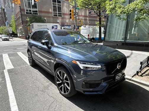 2023 Volvo XC90 Recharge Plug-In Hybrid T8 Ultimate Dark Theme 7-Seater