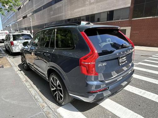 2023 Volvo XC90 Recharge Plug-In Hybrid T8 Ultimate Dark Theme 7-Seater