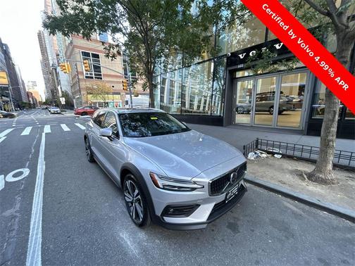 2025 Volvo V60 Cross Country B5 Plus