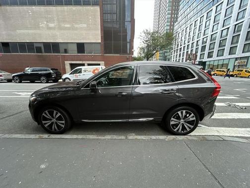 2022 Volvo XC60 B5 Inscription