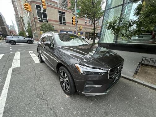 2022 Volvo XC60 B5 Inscription