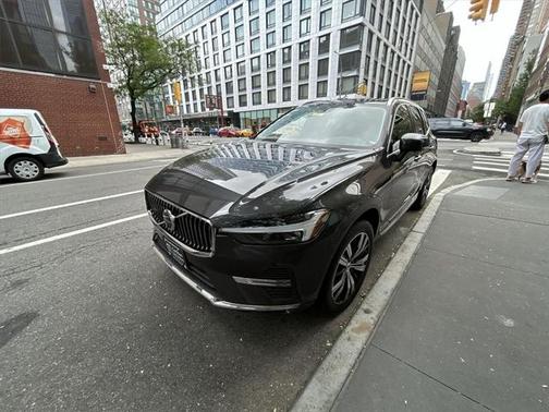 2022 Volvo XC60 B5 Inscription