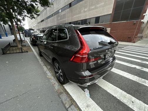 2022 Volvo XC60 B5 Inscription