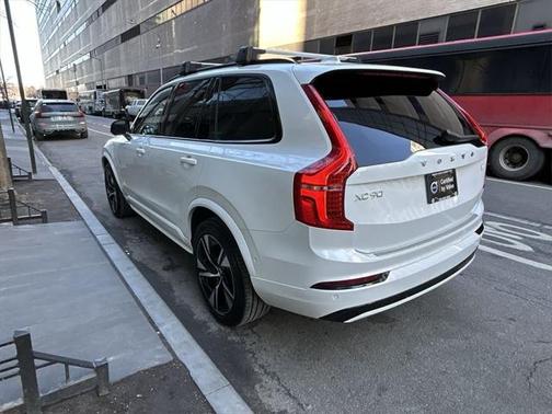 2022 Volvo XC90 Recharge Plug-In Hybrid T8 R-Design 7 Passenger