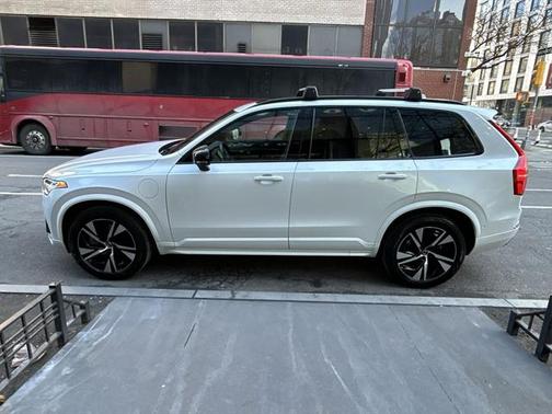 2022 Volvo XC90 Recharge Plug-In Hybrid T8 R-Design 7 Passenger