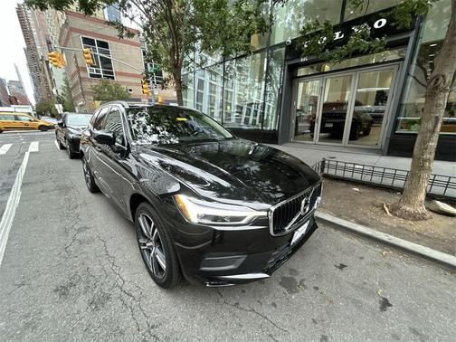 2021 Volvo XC60 T6 Momentum
