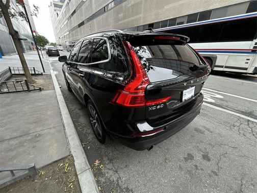 2021 Volvo XC60 T6 Momentum