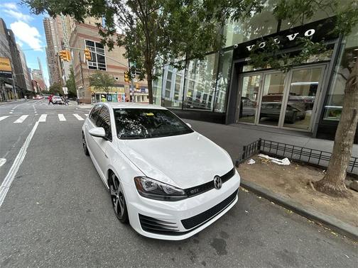 2016 Volkswagen Golf GTI 2.0T S 4-Door