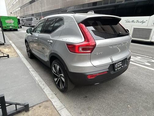 2025 Volvo XC40 B5 Plus Dark Theme