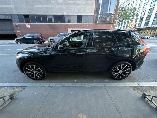 2025 Volvo XC60 B5 Plus