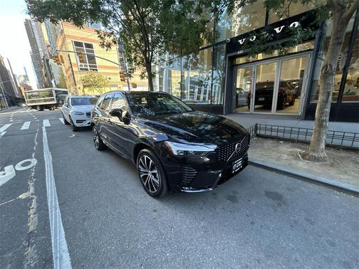 2025 Volvo XC60 B5 Plus