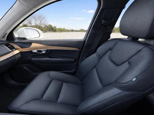 Crystal White Metallic 2021 Volvo XC90 Recharge Plug-In Hybrid T8 Inscription Expression 6 Passenger