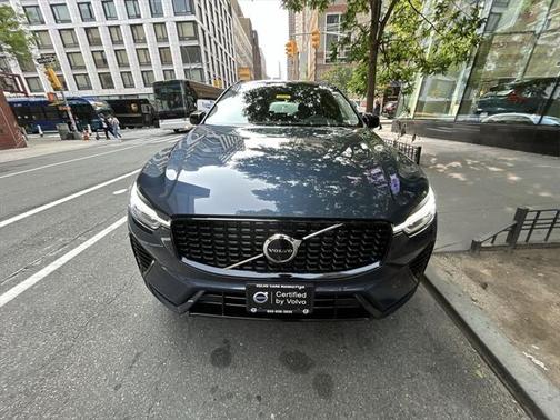 2024 Volvo XC60 Recharge Plug-In Hybrid T8 Plus Dark Theme