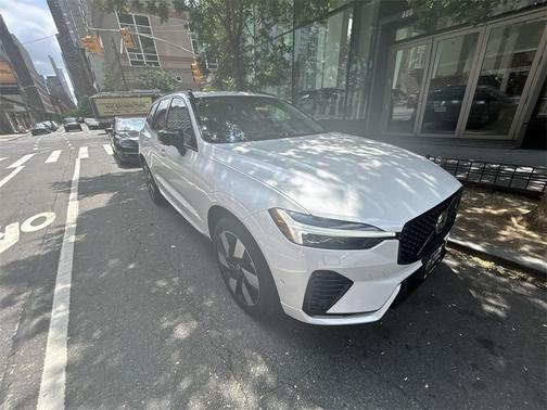 2025 Volvo XC60 Plug-In Hybrid T8 Plus