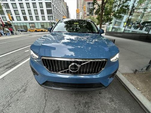 2023 Volvo XC40 B5 Plus Bright Theme