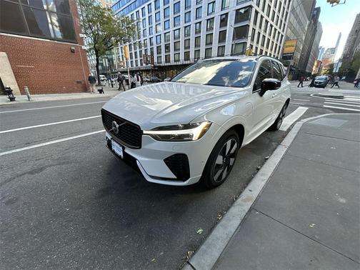2025 Volvo XC60 Plug-In Hybrid T8 Plus