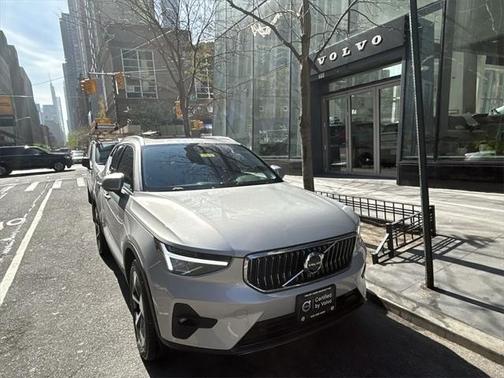2023 Volvo XC40 B5 Plus Bright Theme